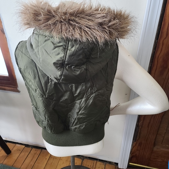 BB Dakota Fur Lined Hood Vest - Picture 5 of 8